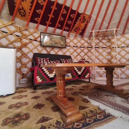 アパート Duva Mongolska Yurta Bistrica